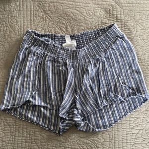 Under belly stripes linen shorts